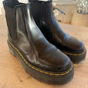 Dr Martens 2976 Smooth Leather Platform Chelsea Boots